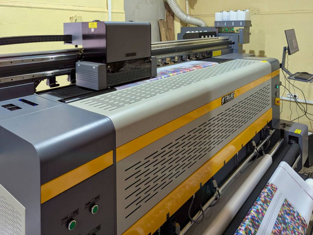 Принтер TRUJET FL8 210 запустили у подмосковного производителя флагов